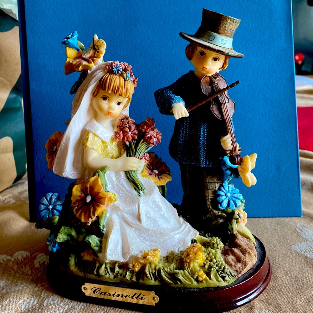 Bridal couple Casinelli resin figurine